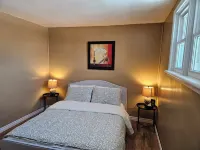 Beautiful Bungalow on Grand River in Fergus. Hotels in Fergus