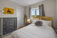 Executive cozy home with 3 beds, work station & gym