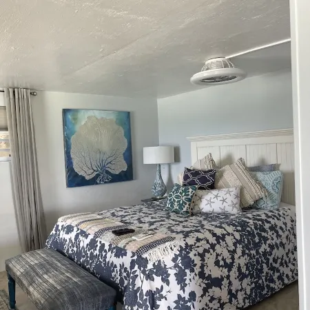 Studio directly on the Cane  Bay Beach ! Wake up to the sounds of the waves !