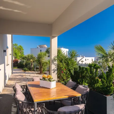 Villa LuiSole - Apartment °1 with heated saltwater pool, family-friendly Отели в г. Крк
