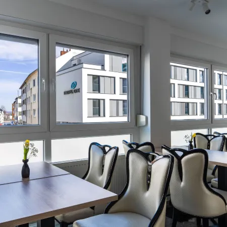Hotel 83
