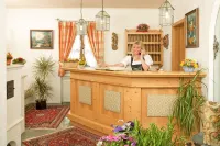 Hotel Landhaus Feldmeier Hotels in Eschenlohe