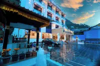 Shrestha Hotel HotSpring Hotels in Баглунг