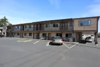 Silver Sands Motel - parking