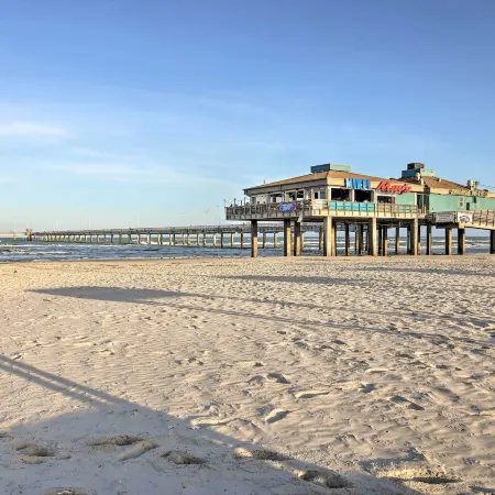 Corpus Christi Condo - Walk to Whitecap Beach!