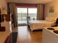 Holiday House Motel Hotels in Chemainus