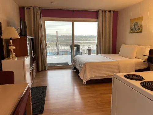 Holiday House Motel - Beach