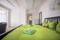 Max Aviation Villa & Apartments - balcón