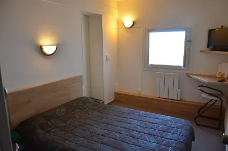 Hotel Macon la Salle Отели в г. Люньи