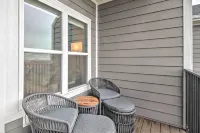 4Br Sleeps 10 Game Room 4 Mi to Sdc - 3-Star
