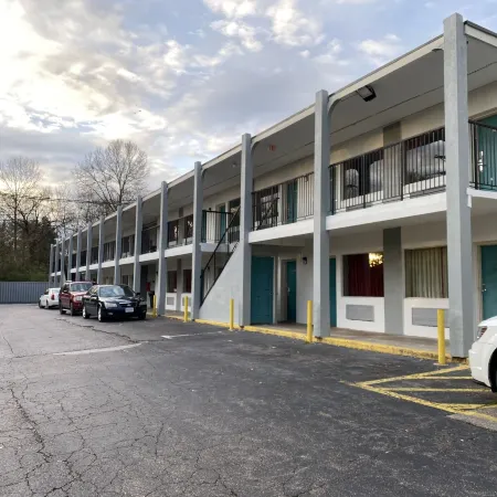 Red Carpet Inn & Suites - Danville