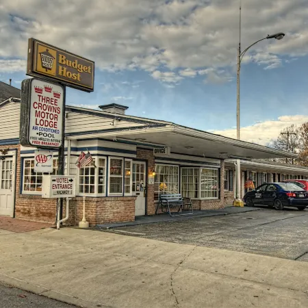 Budget Host Three Crowns Motor Lodge