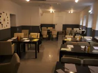 Station - Hostel for Backpackers Отели рядом с достопримечательностью «Полль»