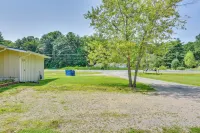 2 Mi to Lake Michigan: Pet-Friendly Sawyer Apt - Wifi