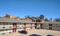 All Seasons Lodge - Parkering