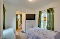 2 Mi to South Boston Speedway: Cozy Tiny Home!