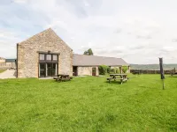 Lathkill Barn Hotels in Taddington