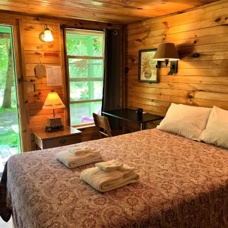 Pine Crest Motel & Cabins