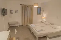 Ostria Hotel & Apartments - balcón