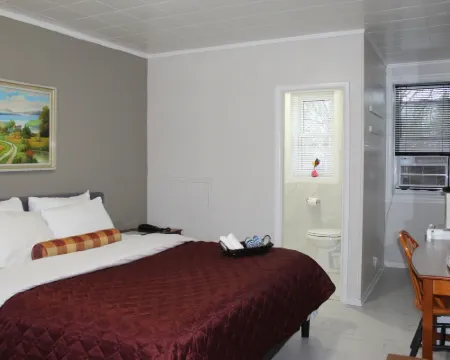 Sunrise Inn Hotels in Parry Sound District