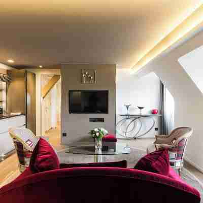 Plaza Madeleine & Spa Rooms