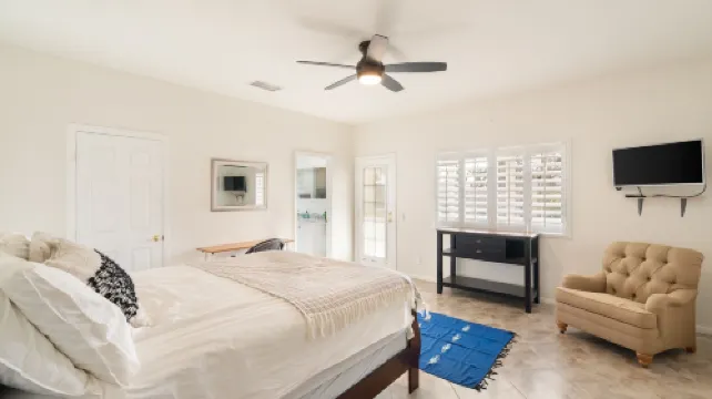 Hillside Desert House - Hot Tub, Fire Pit and BBQ! 3 Bedroom Home by RedAwning