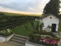 B&B Montenakerhof Hotels in Riemst