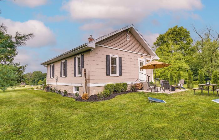 Country Home Near Eiu and Lake Charleston!