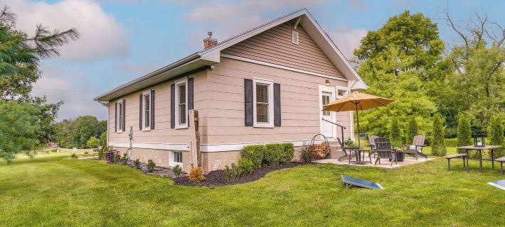 Country Home Near Eiu and Lake Charleston! Ξενοδοχεία στην πόλη Coles County