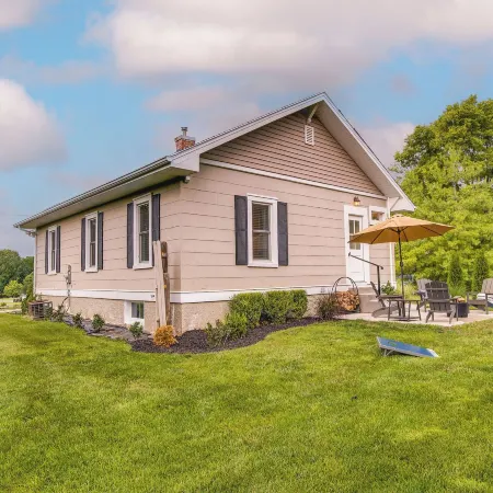Country Home Near Eiu and Lake Charleston!