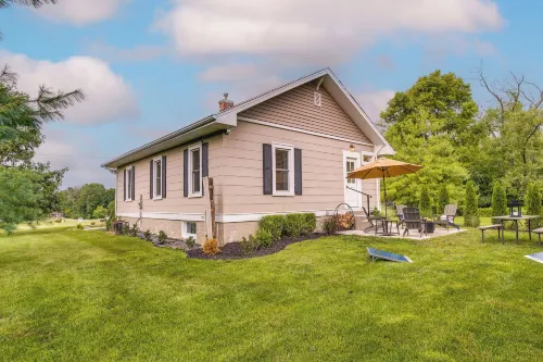 Country Home Near Eiu and Lake Charleston! - parking
