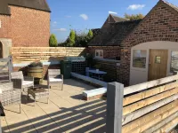 SHIRLEYWICH HOLIDAY BARNS, EQUESTRIAN AND DOG FRIENDLY, SLEEPS 2-4, detached Hotel a Weston