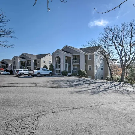 Modern Resort Condo ~ 3 Mi to Branson Landing