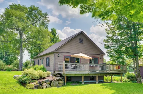 On-Site Vast Hiking Trail Hardwick Farmhouse! - parking