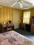 Coronado West Motel - parking