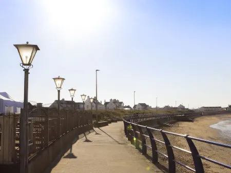 Isallt Cove Отели рядом с достопримечательностью «Porth Dafarch»