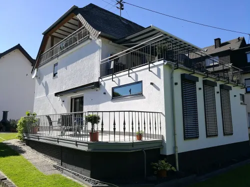 Vacation apartment HAUS KORJÄSSER, Moselle view and sun terrace Hotels in Löf