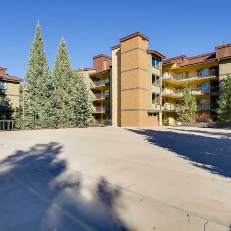 Cozy Ski-in/Ski-Out Breckenridge Condo: Mtn Views!