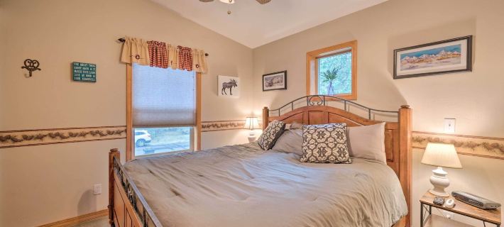 Rustic Mccall Cabin w/ Private Hot Tub & Deck! Hotels in McCall
