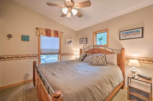 Rustic Mccall Cabin w/ Private Hot Tub & Deck! - Kæledyr tilladt