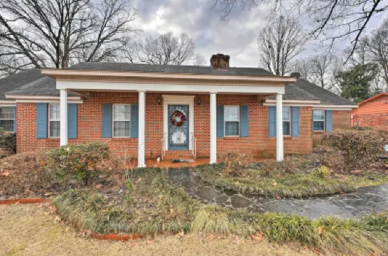 Spacious Memphis Home - Walk to Graceland Hotels near Graceland