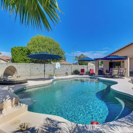 Patio + Fire Pit: Peoria Getaway Near Golfing!