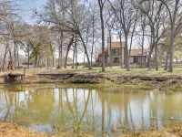 Hot Tub, Deck & Grill: Brookshire Gem Near Venues Hotels in Waller County