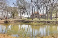 Hot Tub, Deck & Grill: Brookshire Gem Near Venues