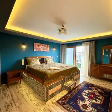 Rebetika Hotel & Bistro