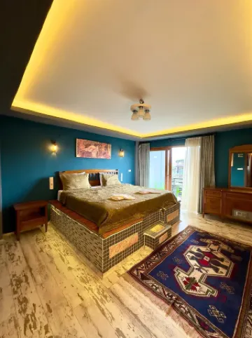 Rebetika Hotel & Bistro