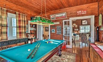Lakefront Florida Retreat - Pool Table and Boat Dock