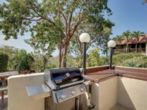 Kailua-Kona Condo Steps to Beach and Downtown! Hotels in Kailua-Kona