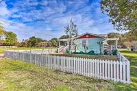 Walk to Cedar Creek Reservoir: Home w/ Fire Pit! - Homestays