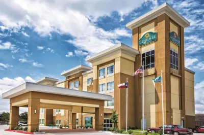 La Quinta Inn & Suites by Wyndham Victoria - South